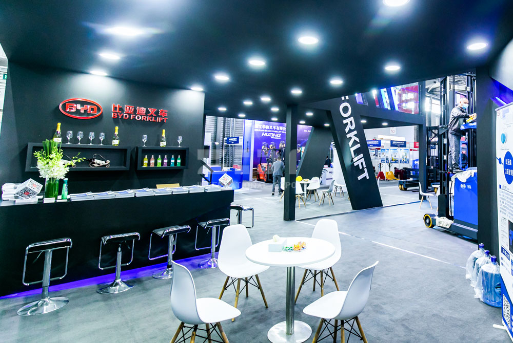 Double-Deck Trade Show Setup