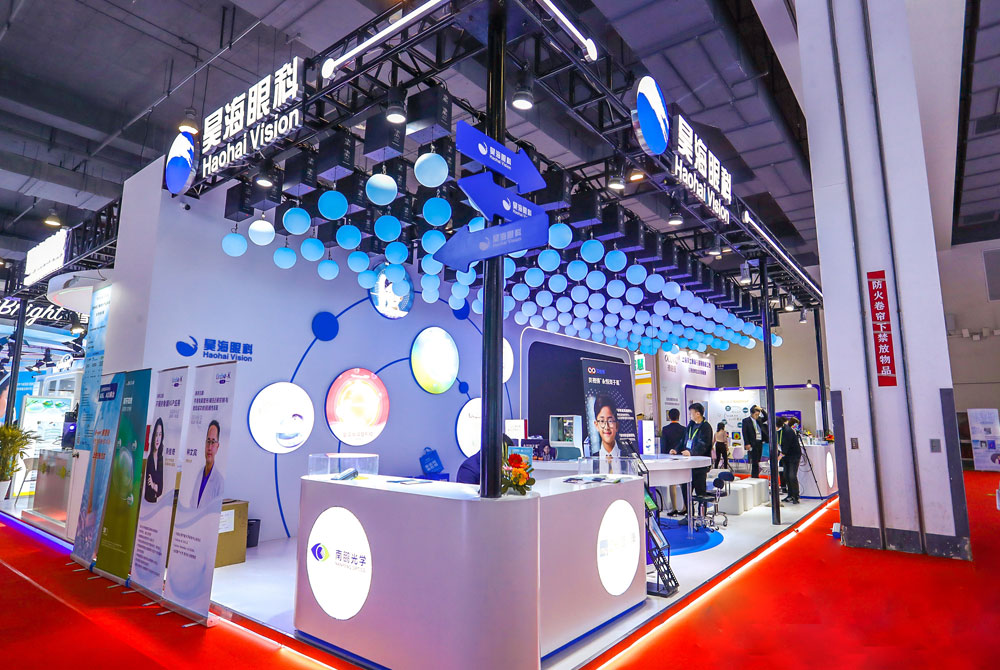 The booth was built with 15 kinds of art materials